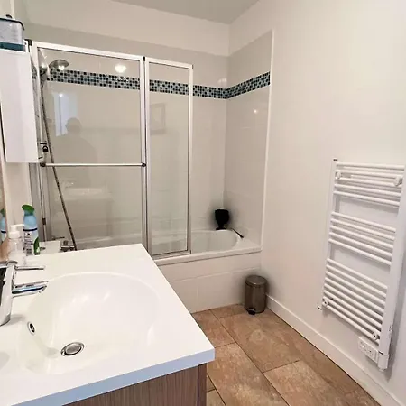 Superbe Avec Piscine Dans Le Village Saint-Clément-des-Baleines