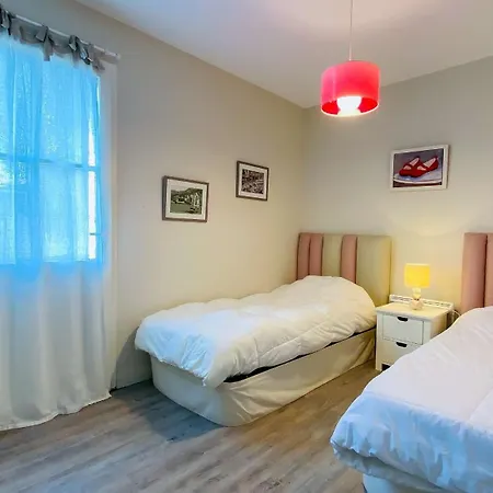 Superbe Avec Piscine Dans Le Village Villa *