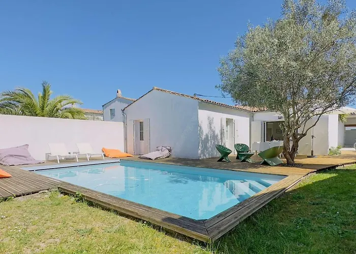 Superbe Avec Piscine Dans Le Village Villa