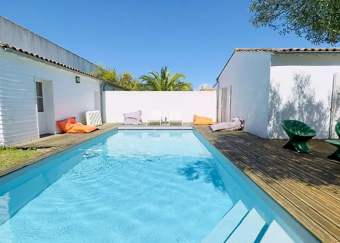 Superbe Avec Piscine Dans Le Village Saint-Clément-des-Baleines