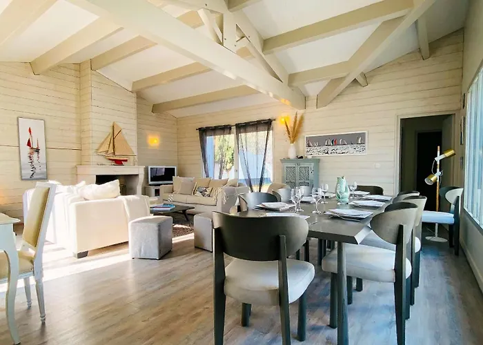 Superbe Avec Piscine Dans Le Village *