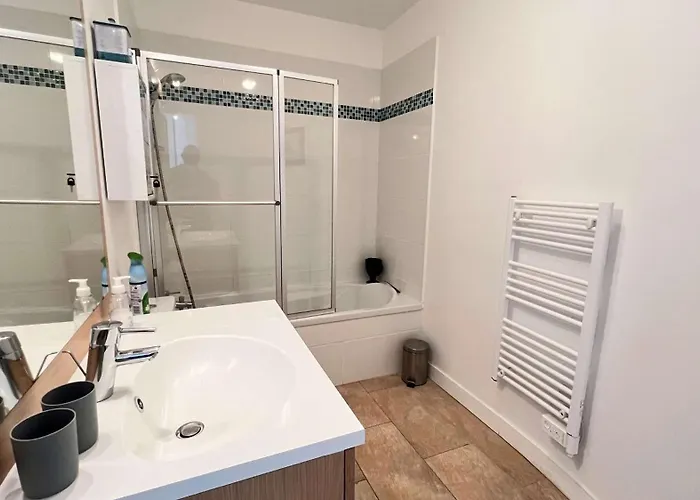 Superbe Avec Piscine Dans Le Village Saint-Clément-des-Baleines