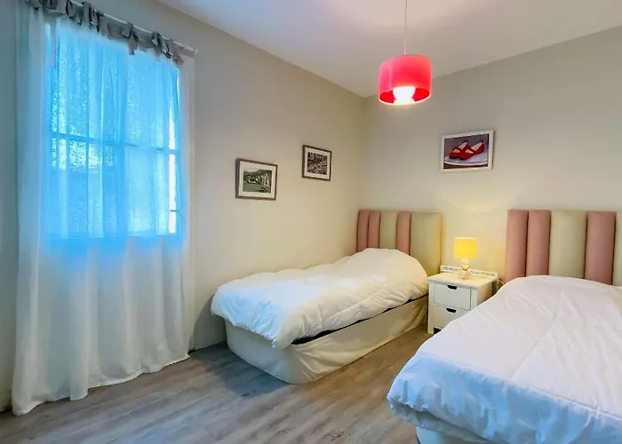 Superbe Avec Piscine Dans Le Village Villa *